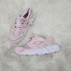 Nike Huarache Run SE Low Prism Pink Size 5Yr  GS 904538-600
